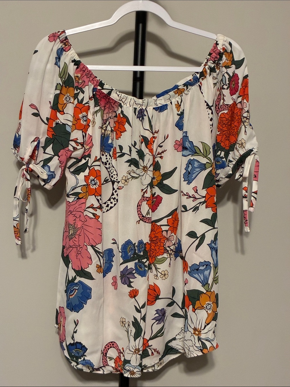 NWT Harve Benard off shoulder floral snake top short tie sleeve white Size Large